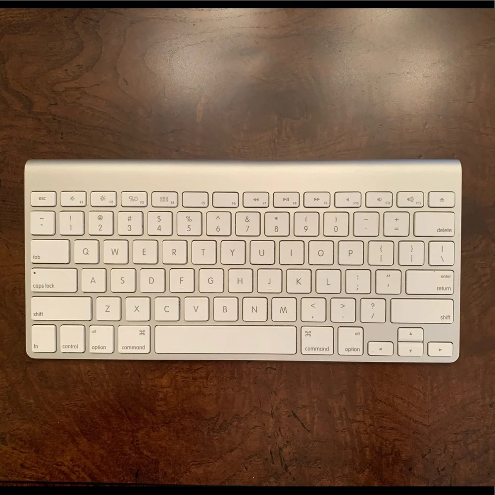 Apple Wireless Bluetooth Keyboard Model # (A1314)